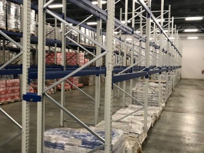 Поставка и монтаж складских стеллажных систем для размещения 603 паллет на складе компании «Каравела».3